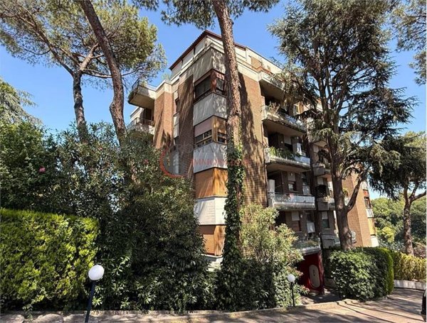 appartamento in vendita a Roma in zona Tomba di Nerone