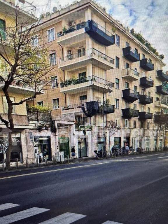 locale commerciale in vendita a Roma in zona Rione Monti/Campitelli