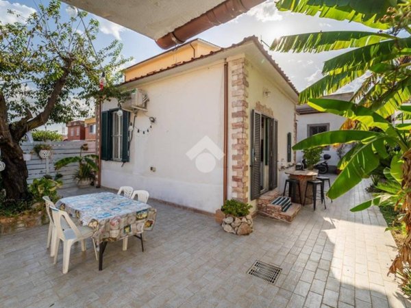 casa indipendente in vendita a Roma in zona Casal Morena