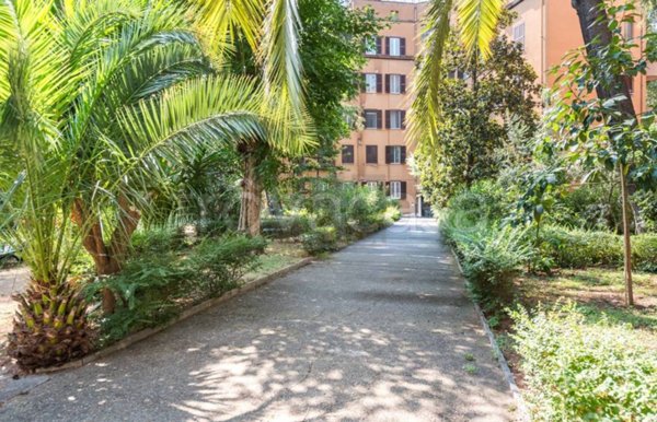 appartamento in vendita a Roma in zona Ostiense