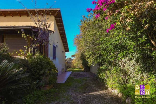 casa indipendente in vendita a Roma in zona Infernetto
