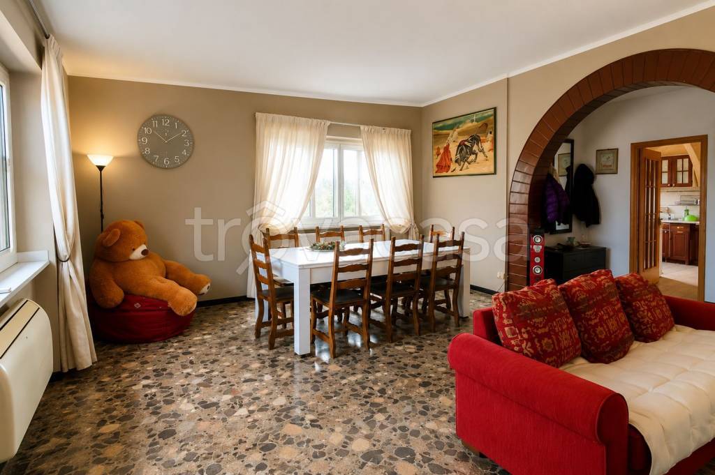appartamento in vendita a Roma in zona Piana del Sole