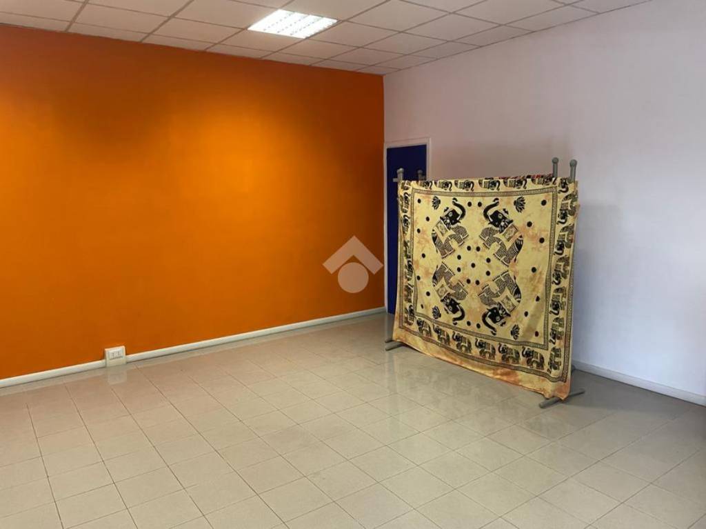 negozio in vendita a Roma in zona Collatino