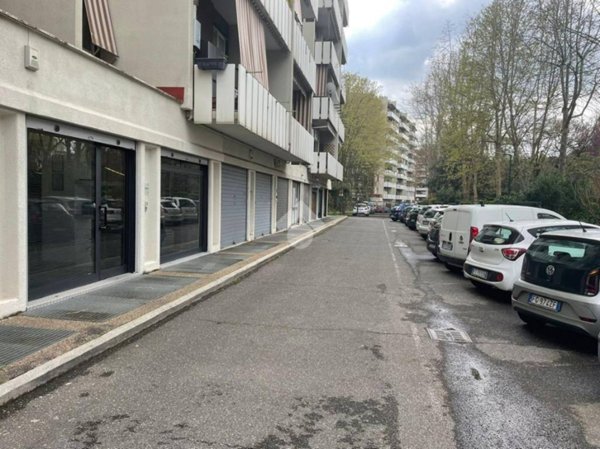 negozio in vendita a Roma in zona Collatino
