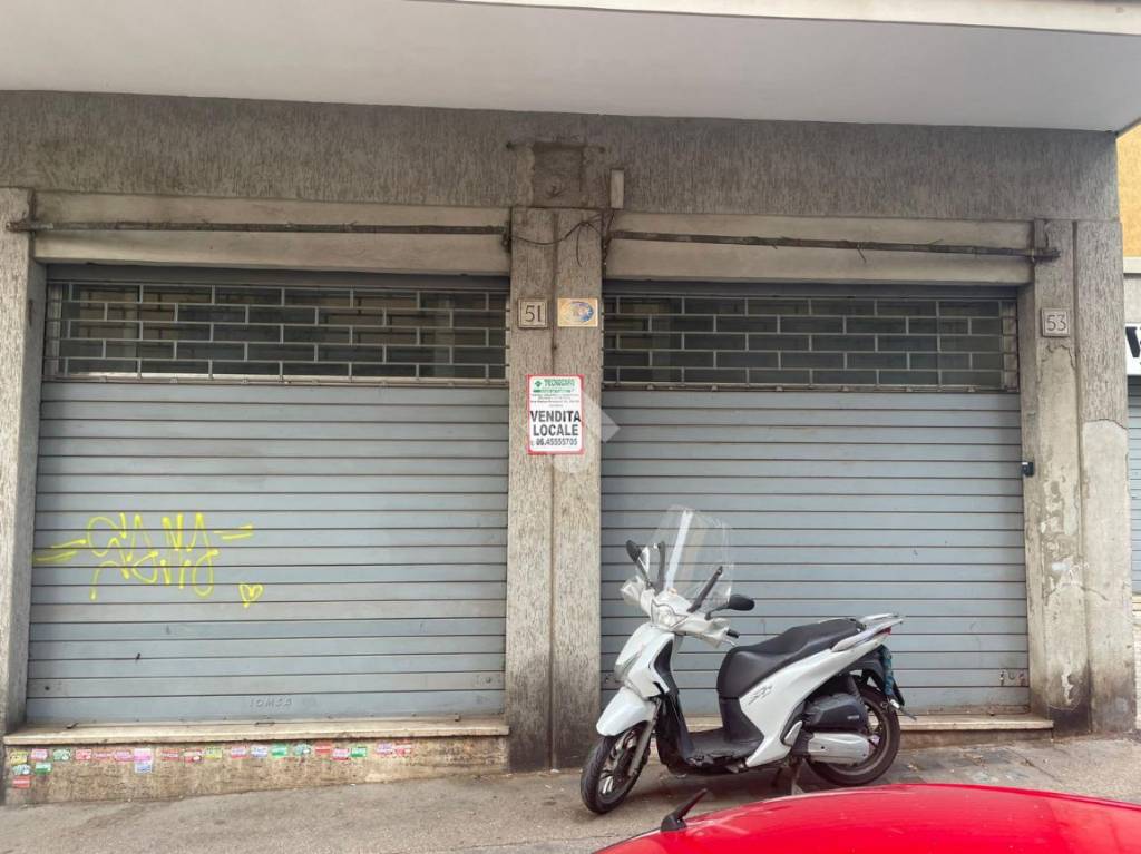 negozio in vendita a Roma in zona Collatino
