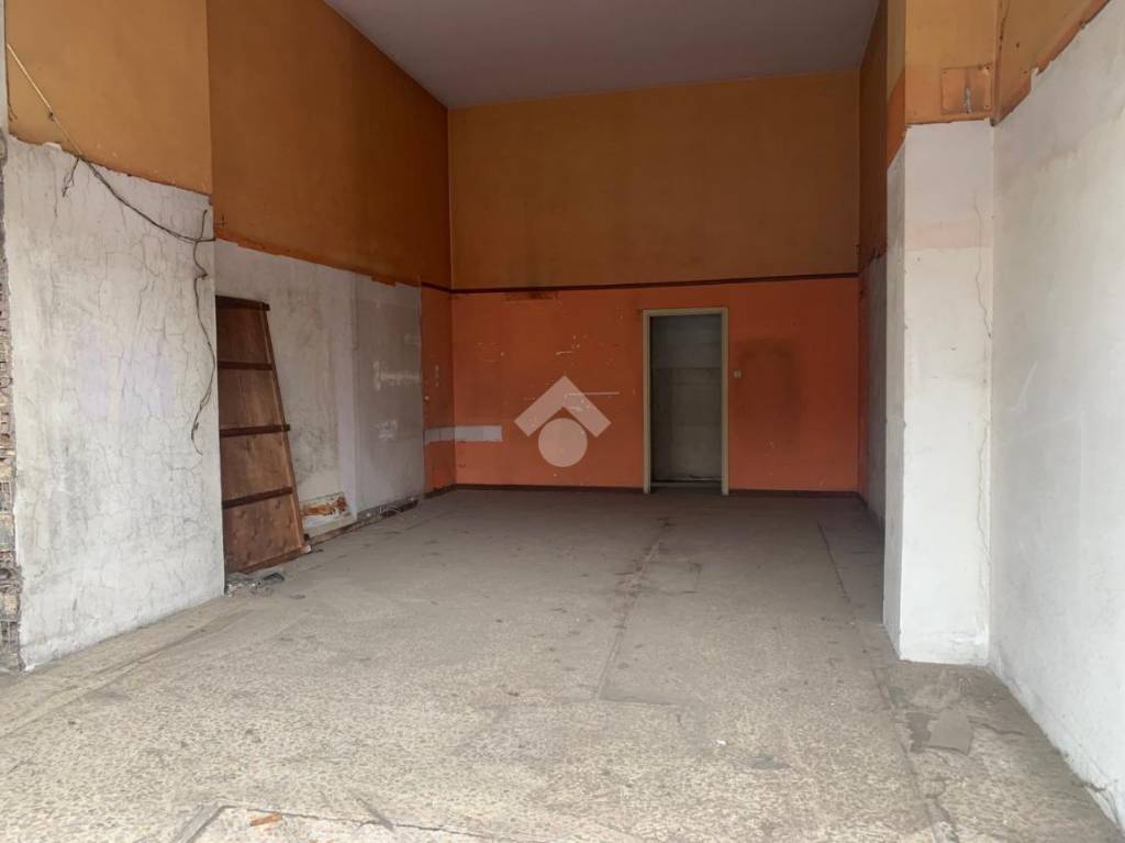 negozio in vendita a Roma in zona Collatino