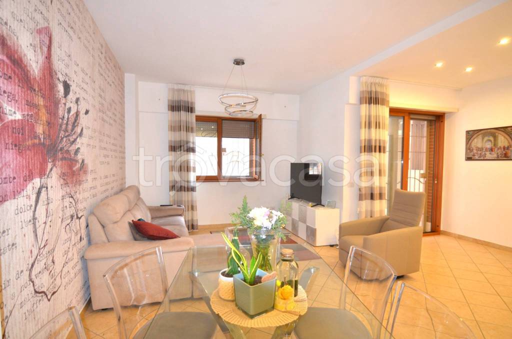 appartamento in vendita a Roma in zona Acilia