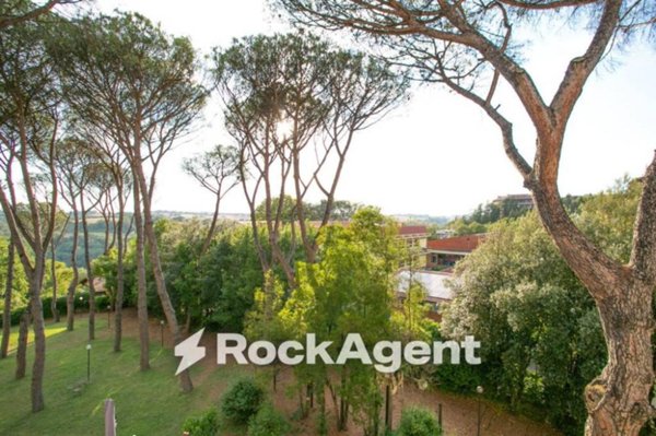 appartamento in vendita a Roma in zona Tomba di Nerone