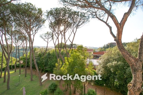 appartamento in vendita a Roma in zona Tomba di Nerone