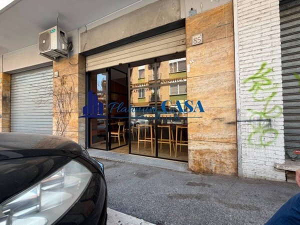 locale commerciale in vendita a Roma in zona Tor di Quinto