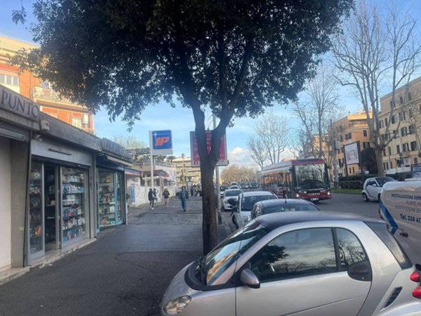 negozio in vendita a Roma in zona Gianicolense