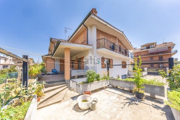 appartamento in vendita a Roma in zona Case Rosse
