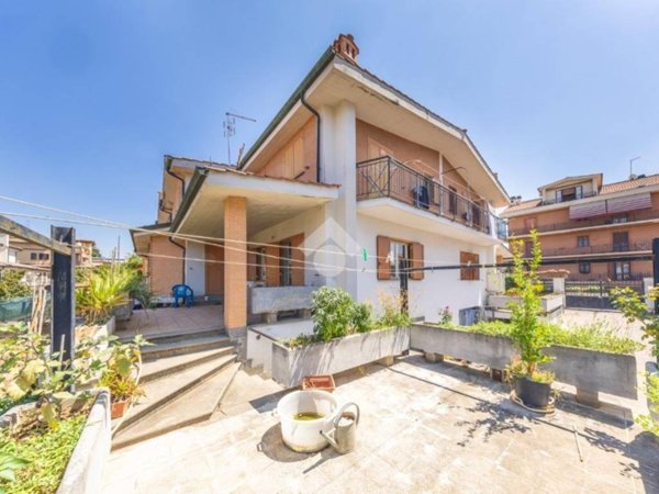 casa indipendente in vendita a Roma in zona Case Rosse