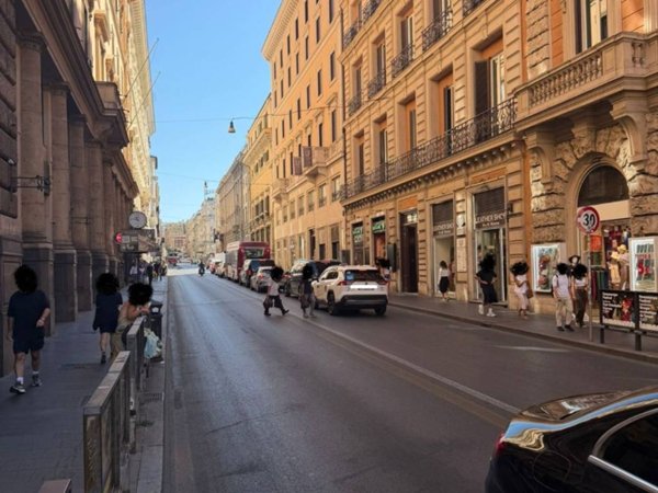 appartamento in vendita a Roma in zona Trevi-Colonna