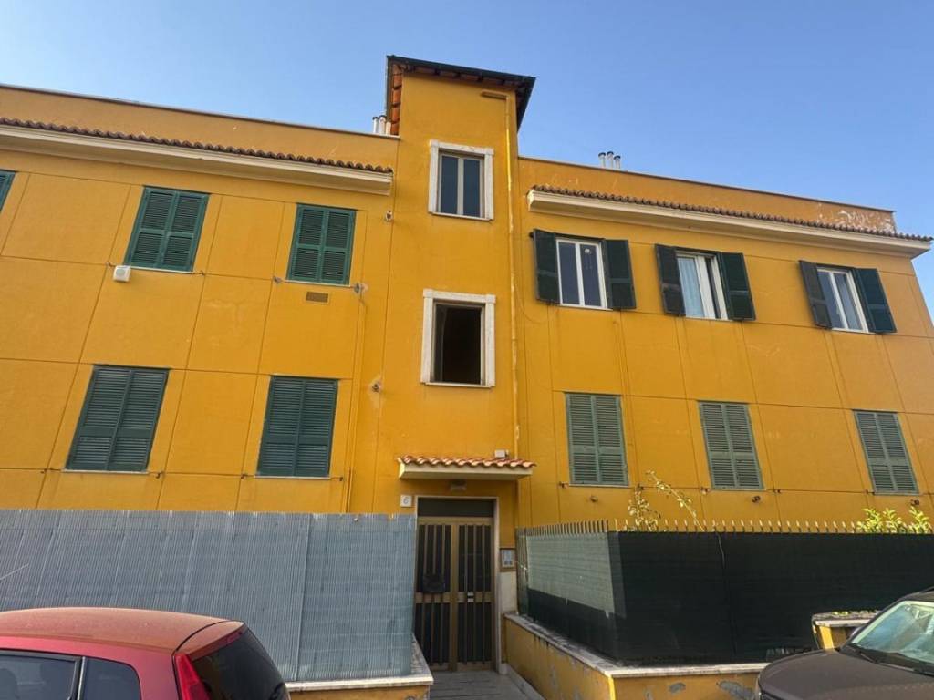 appartamento in vendita a Roma in zona Appio Pignatelli
