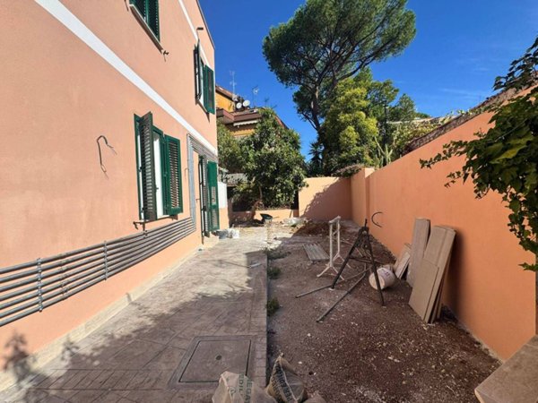 appartamento in vendita a Roma in zona Appio Pignatelli