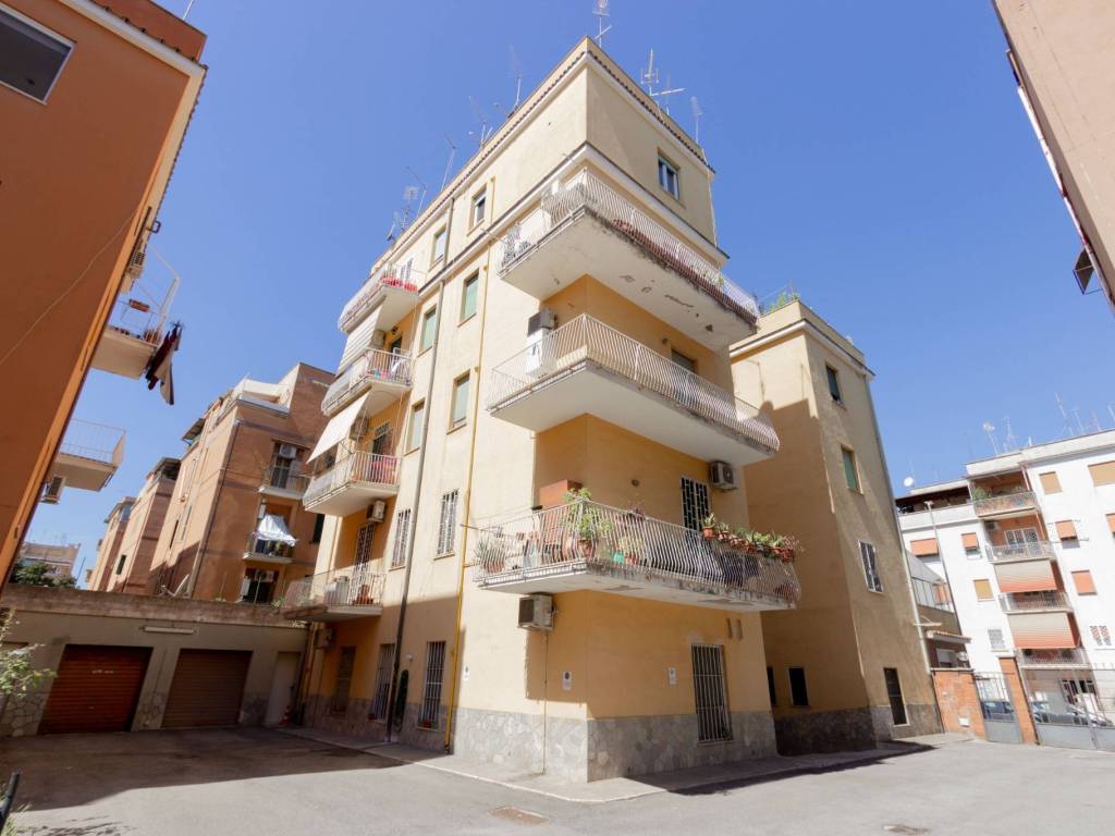appartamento in vendita a Roma in zona Prenestino-Centocelle
