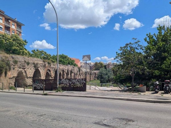 appartamento in vendita a Roma in zona Tuscolano