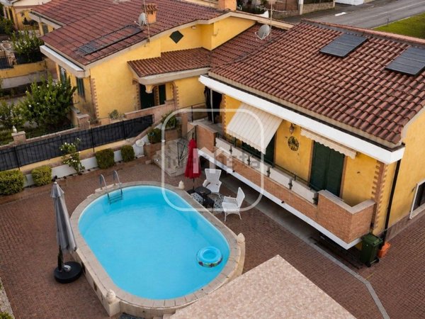 casa indipendente in vendita a Roma in zona Ponte di Nona