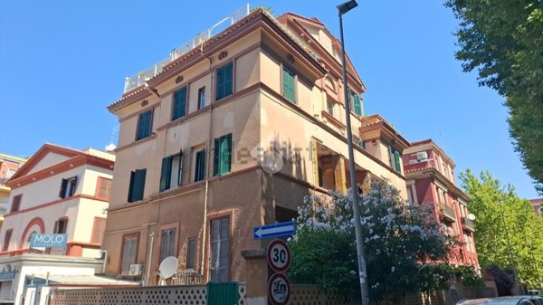 appartamento in vendita a Roma in zona Ostia