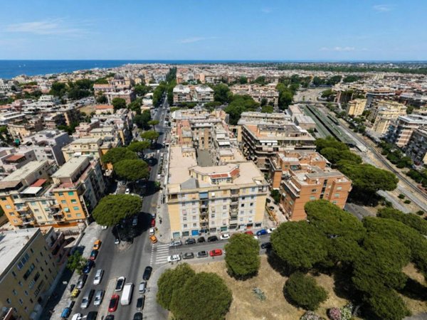 appartamento in vendita a Roma in zona Ostia