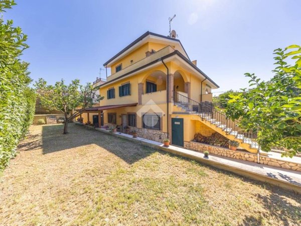 casa indipendente in vendita a Roma in zona Giardini di Corcolle