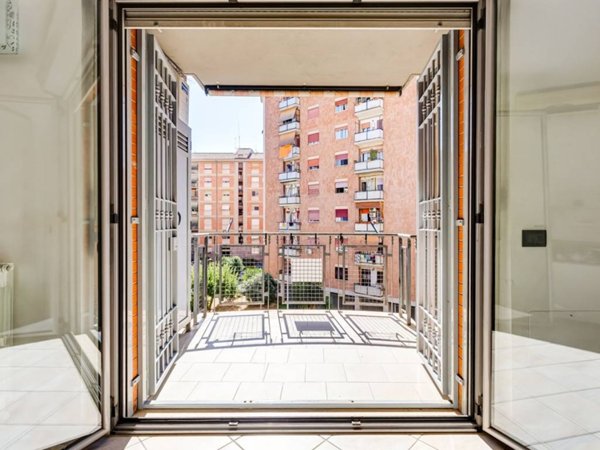 appartamento in vendita a Roma in zona Torre Spaccata
