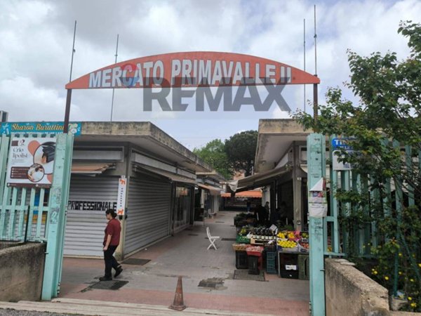 negozio in vendita a Roma in zona Primavalle