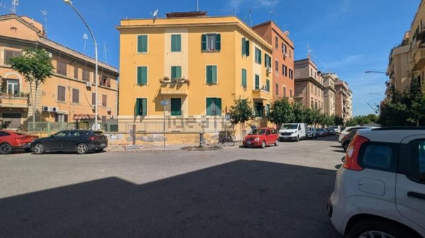 appartamento in vendita a Roma in zona Tuscolano