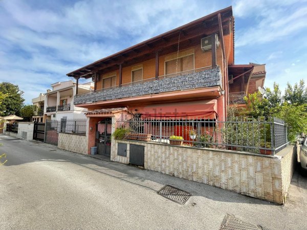 casa indipendente in vendita a Roma in zona Castelverde