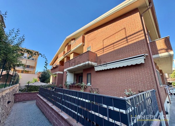 appartamento in vendita a Roma in zona Torre Angela