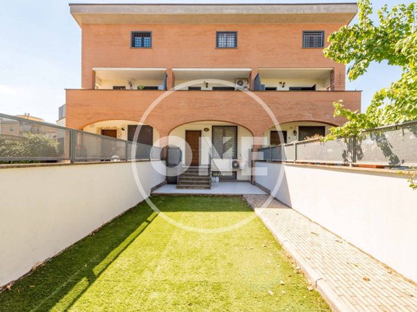 appartamento in vendita a Roma in zona Colle del Sole