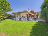 casa indipendente in vendita a Roma
