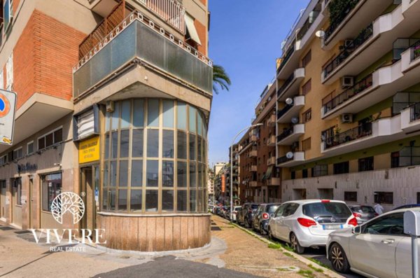 locale commerciale in vendita a Roma in zona Collatino