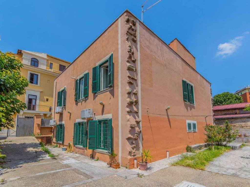 intera palazzina in vendita a Roma in zona Tiburtino