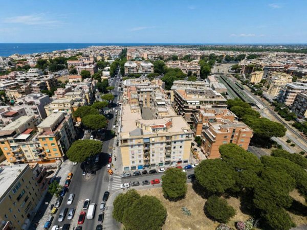 appartamento in vendita a Roma in zona Ostia