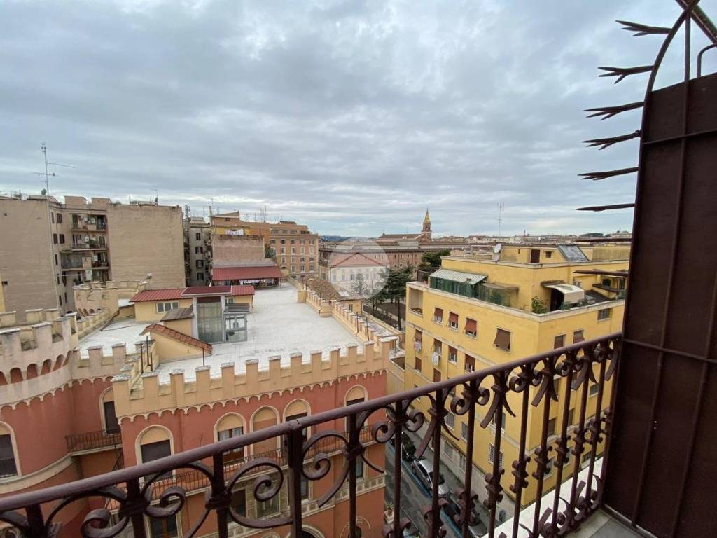 appartamento in vendita a Roma in zona Esquilino