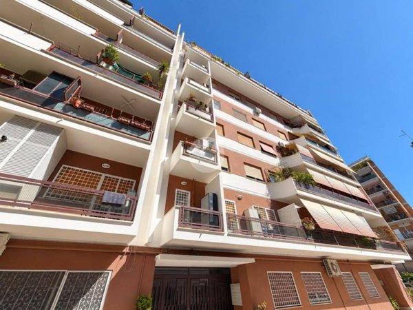 appartamento in vendita a Roma in zona Ostiense
