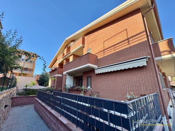 appartamento in vendita a Roma in zona Torre Angela