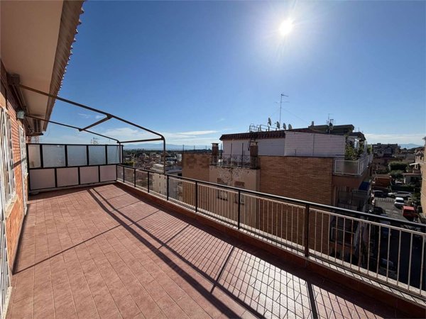 appartamento in vendita a Roma in zona Tomba di Nerone