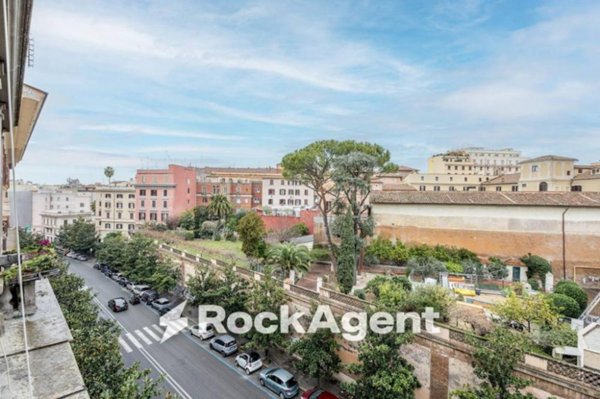 appartamento in vendita a Roma in zona Rione Monti/Campitelli