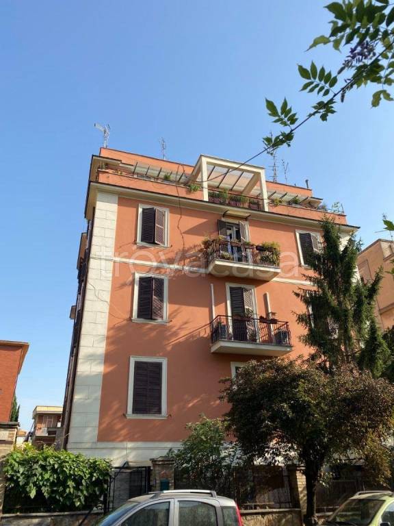 appartamento in vendita a Roma in zona Gianicolense