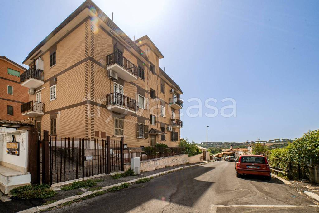 appartamento in vendita a Roma in zona Labaro