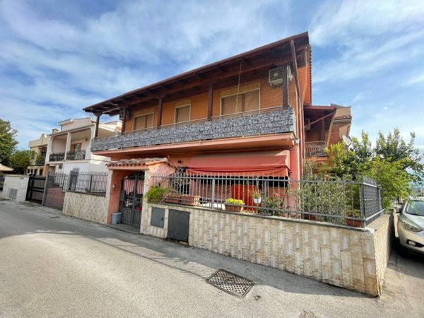 casa indipendente in vendita a Roma in zona Lunghezza