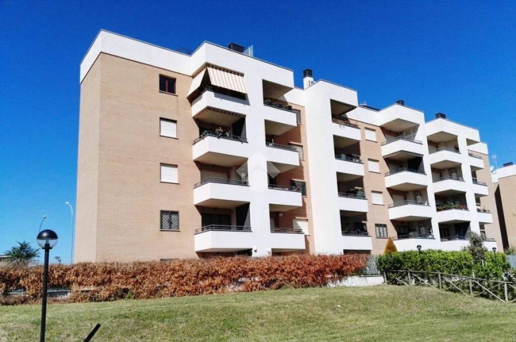 appartamento in vendita a Roma in zona Ponte di Nona