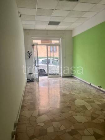 locale commerciale in vendita a Roma in zona Tomba di Nerone