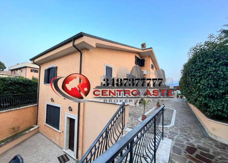 casa indipendente in vendita a Roma in zona Finocchio
