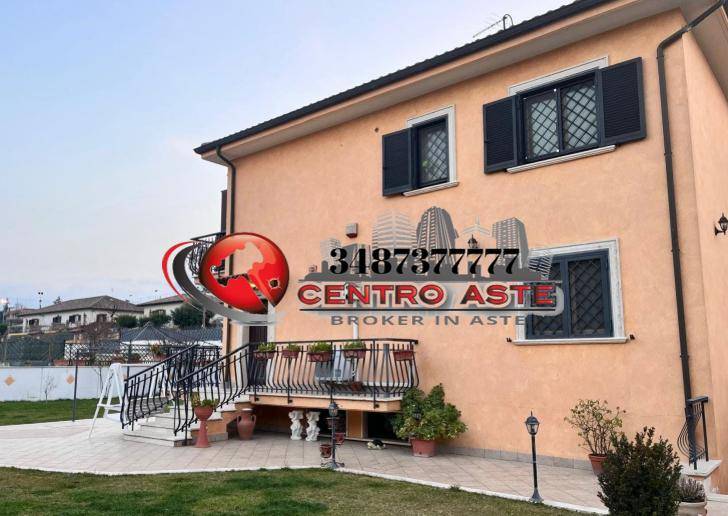casa indipendente in vendita a Roma in zona Finocchio