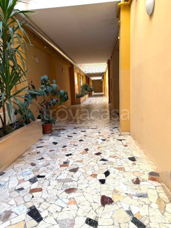 ufficio in vendita a Roma in zona Ostia