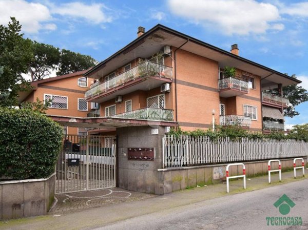 appartamento in vendita a Roma in zona Appio Pignatelli